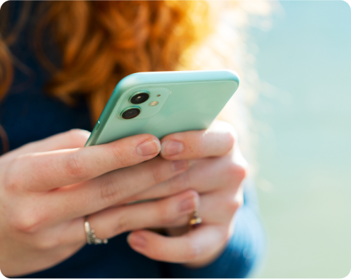 Femme utilisant un Smartphone